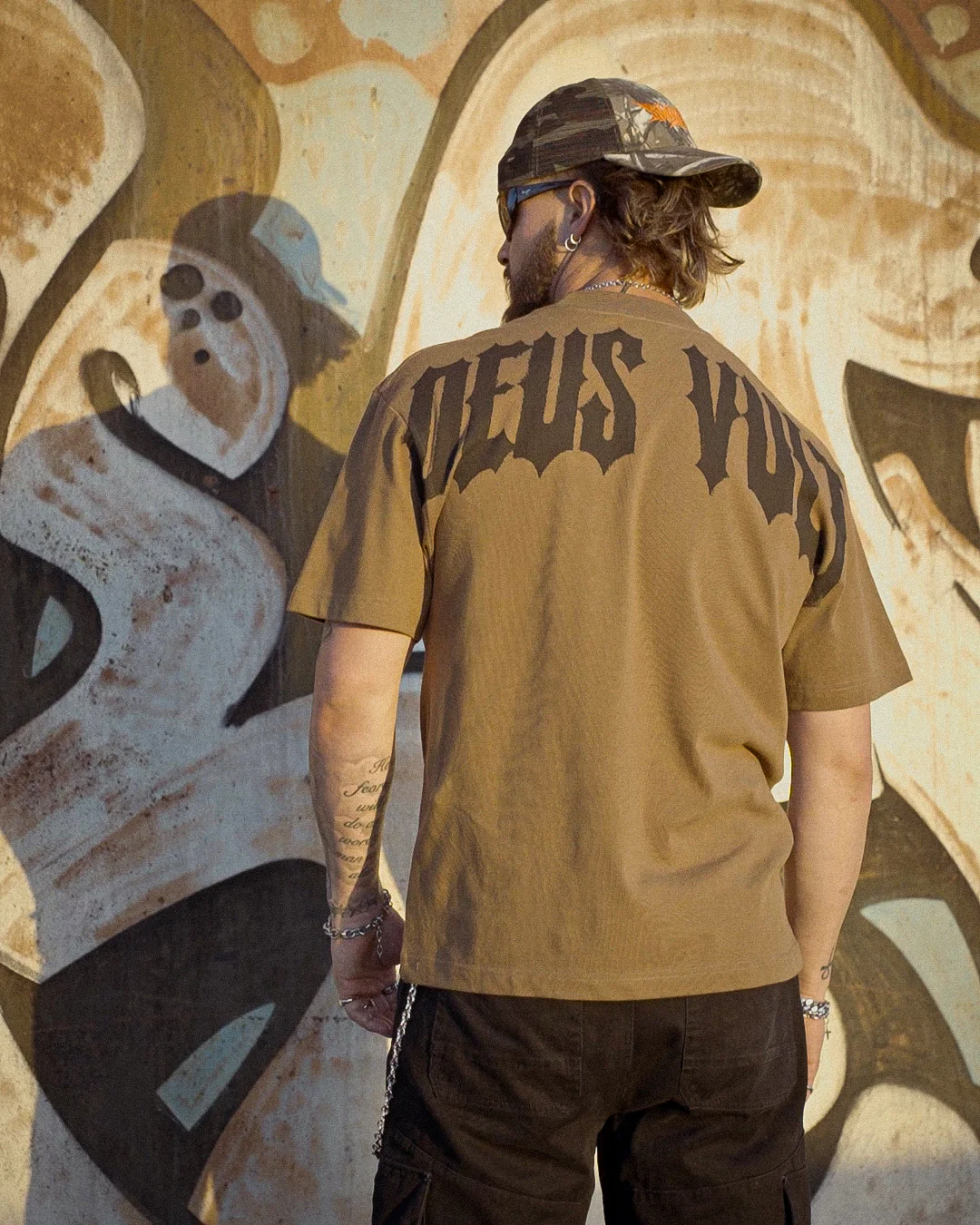 DEUS VULT - TAN 499 - PREMIUM T-SHIRT - Image 3